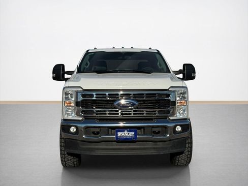 Used 2025 Ford F350 XLT image 3