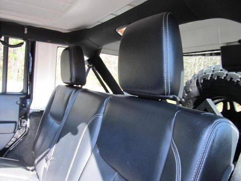 Used 2016 Jeep Wrangler Unlimited Rubicon w/ Connectivity Group image 37