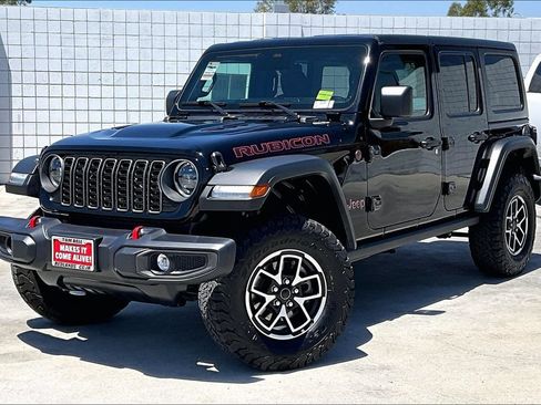 Certified 2025 Jeep Wrangler Unlimited Rubicon w/ Convenience Group AWD/4WD image 2