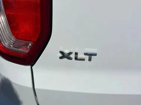 Used 2017 Ford Explorer XLT FWD image 18