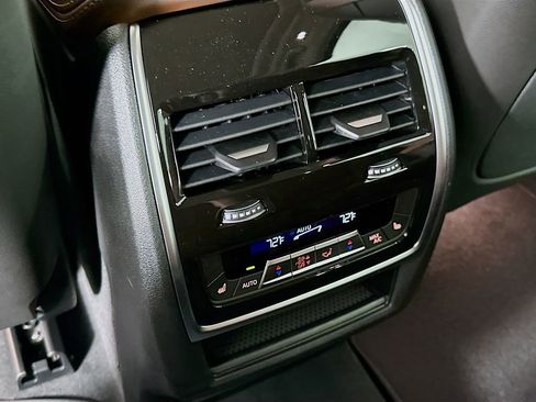 Used 2026 BMW X7 xDrive40i w/ Premium Package image 18