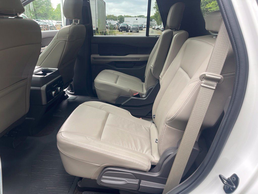 Used 2020 Ford Expedition XLT w/ Equipment Group 202A AWD/4WD image 15