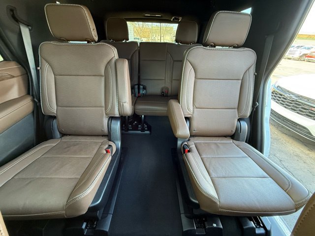 Used 2024 Chevrolet Tahoe High Country w/ Premium Package AWD/4WD image 17