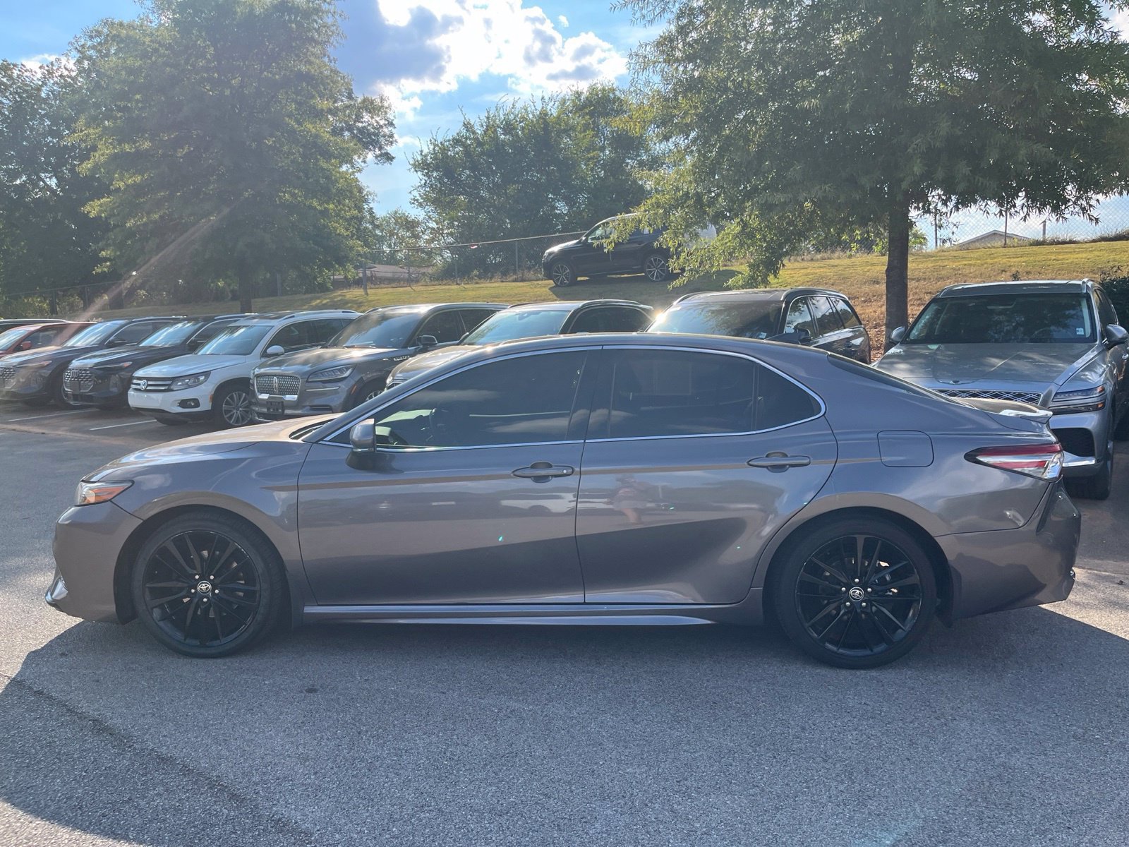 Used 2018 Toyota Camry XSE FWD image 9