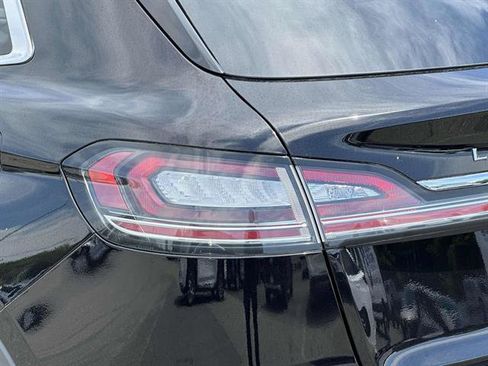 Certified 2022 Lincoln Nautilus Reserve image 9