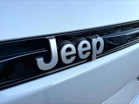 Used 2022 Jeep Grand Cherokee Summit AWD/4WD image 29