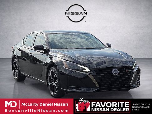 Used 2025 Nissan Altima 2.5 SR w/ SR Premium Package FWD image 1