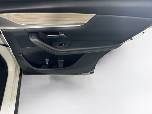 Used 2024 MAZDA CX-90 Plug-In Hybrid w/ Preferred AWD/4WD image 31