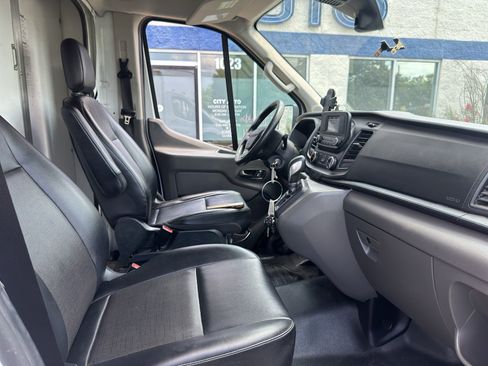Used 2022 Ford Transit 350 DRW RWD image 11
