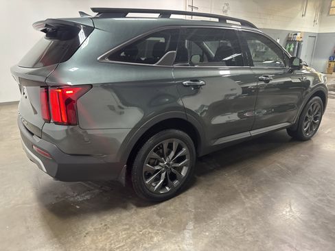 Used 2022 Kia Sorento SX Prestige image 3