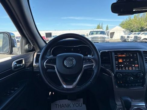 Used 2017 Jeep Grand Cherokee Limited w/ Trailer Tow Group IV AWD/4WD image 19