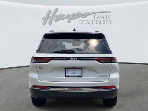 Used 2024 Jeep Grand Cherokee Laredo X RWD image 4