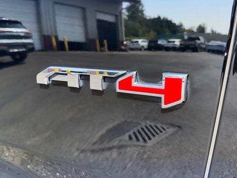 Certified 2025 GMC Yukon XL AT4 w/ AT4 Premium Package AWD/4WD image 27
