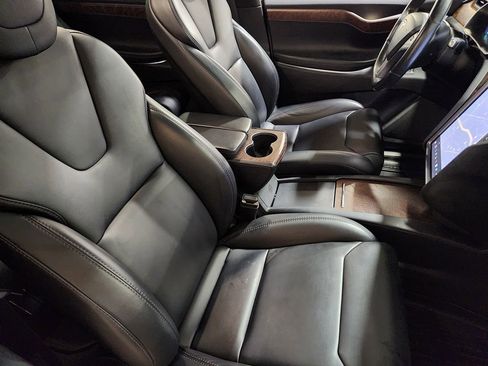 Used 2018 Tesla Model X 75D image 32