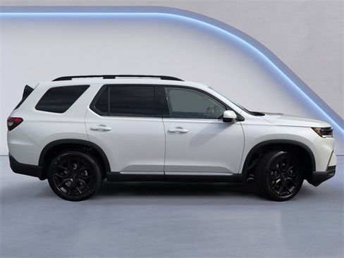 New 2025 Honda Pilot Touring image 3