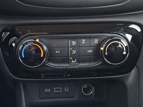 Used 2023 Buick Encore GX Preferred image 18