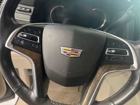 Used 2018 Cadillac Escalade Luxury AWD/4WD image 21