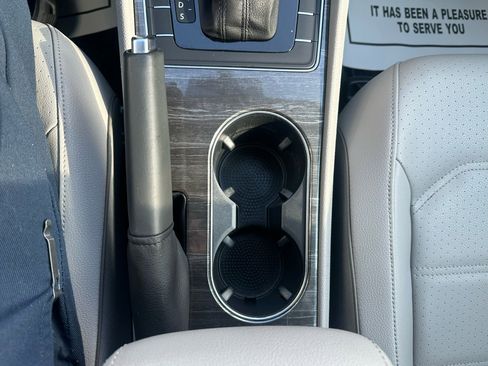 Used 2018 Volkswagen Passat 2.0T SE image 17