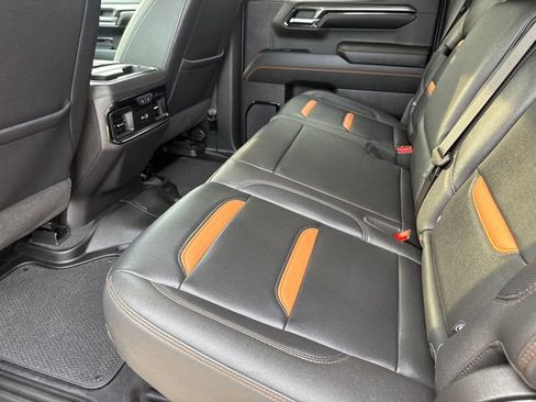 Used 2023 GMC Sierra 1500 AT4 w/ Technology Package AWD/4WD image 17