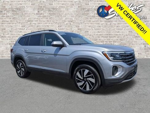 Certified 2025 Volkswagen Atlas SE FWD image 2