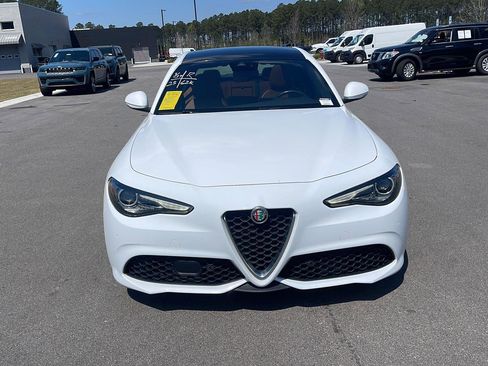 Used 2023 Alfa Romeo Giulia Ti image 2