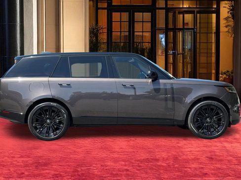 Used 2023 Land Rover Range Rover Long Wheelbase First Edition image 7
