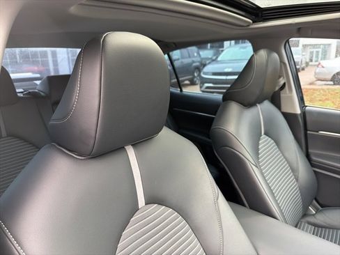 Used 2020 Toyota Camry SE image 31