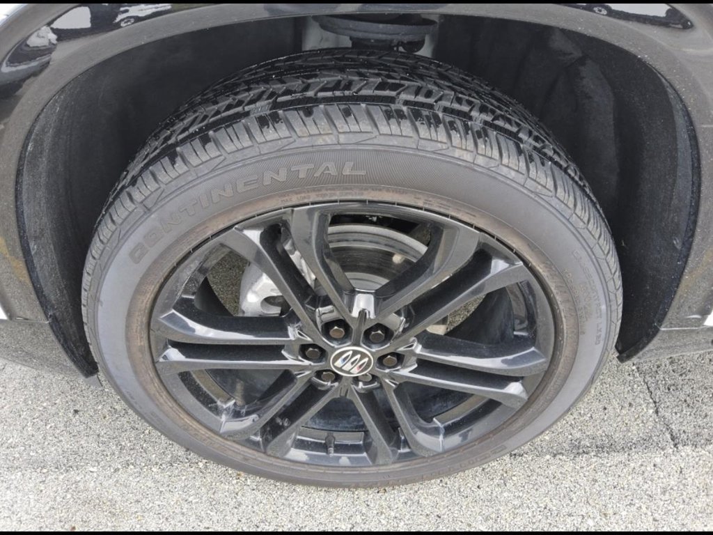 Used 2025 Buick Enclave Sport Touring w/ Power Package FWD image 6