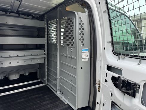 Used 2015 Chevrolet Express 2500 image 20