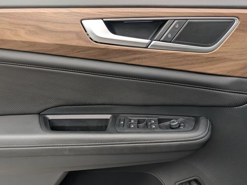 Used 2024 Volkswagen Atlas SE w/ Black Wheel Package image 16