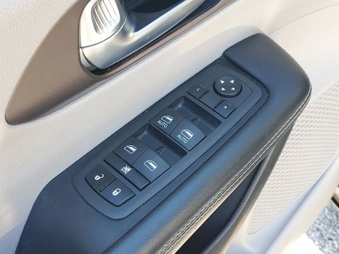 Used 2023 Chrysler Voyager LX FWD image 21