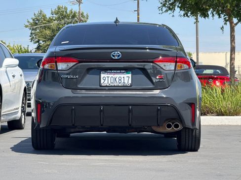 Used 2025 Toyota Corolla SE w/ SE Premium Package FWD image 8