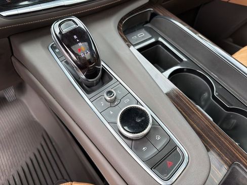 Used 2021 Cadillac Escalade Premium Luxury RWD image 26