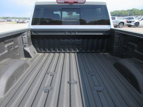 New 2026 GMC Sierra 2500 AT4 w/ AT4 Premium Plus Package AWD/4WD image 7