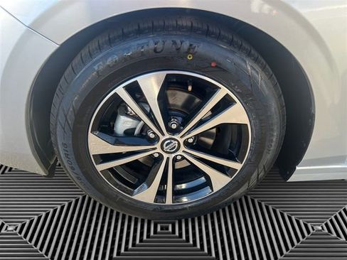 Used 2022 Nissan Sentra SV image 11