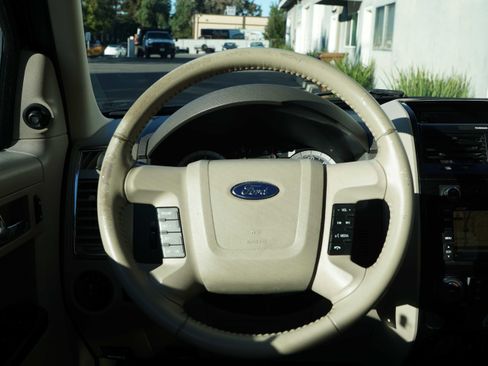 Used 2009 Ford Escape Limited image 42