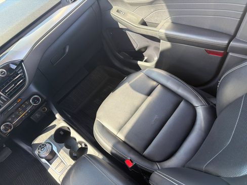 Used 2022 Ford Escape Titanium FWD image 15