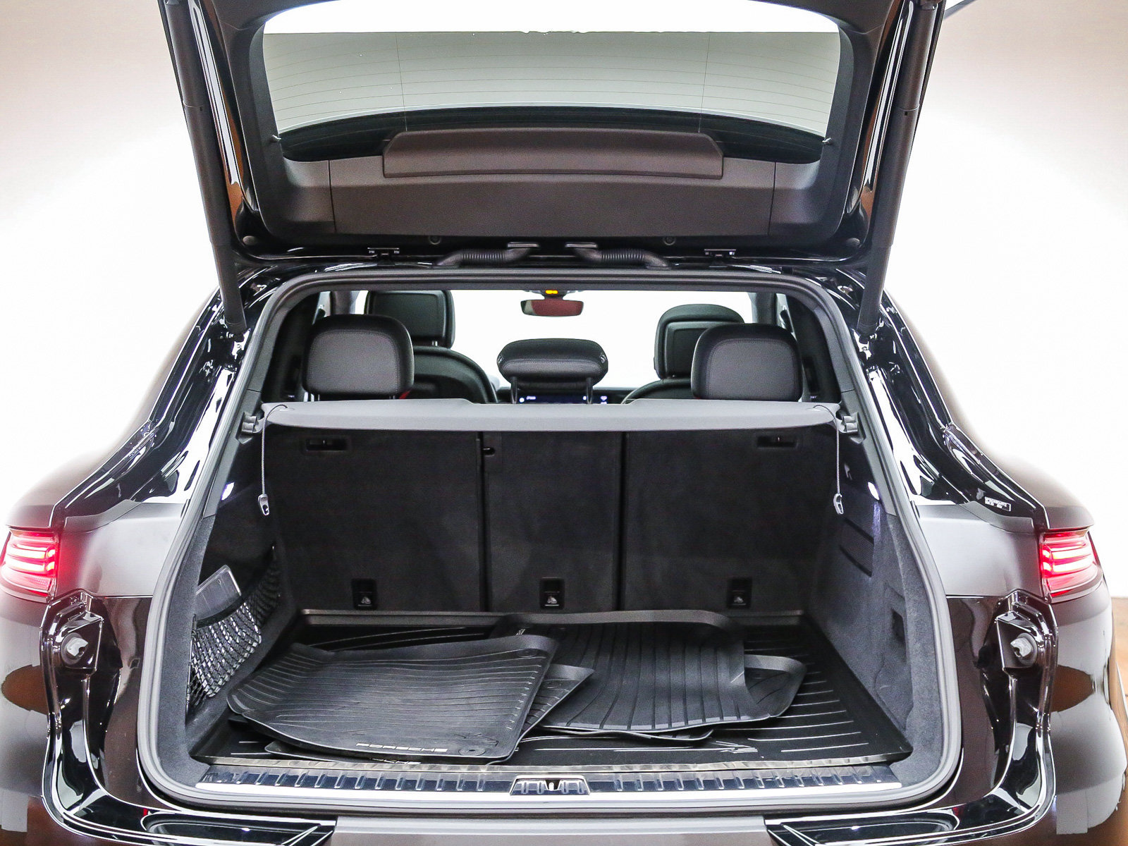 Certified 2024 Porsche Cayenne Coupe AWD/4WD image 31
