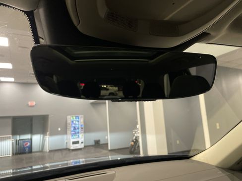 Used 2025 Volvo XC90 B6 Plus image 32