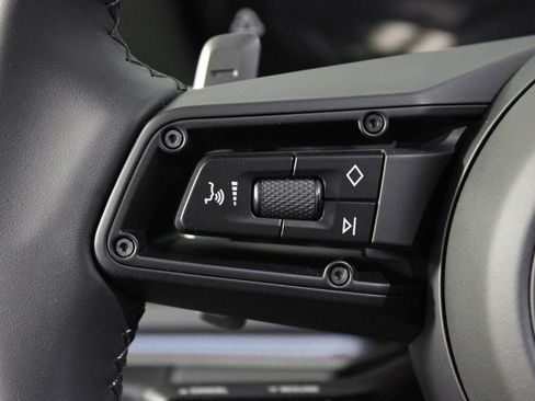 Used 2025 Porsche Panamera 4 image 25