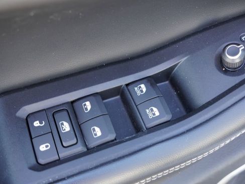 Certified 2023 Jeep Grand Cherokee Limited w/ Black Appearance Package image 25