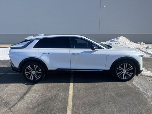 Used 2024 Cadillac Lyriq Luxury image 7