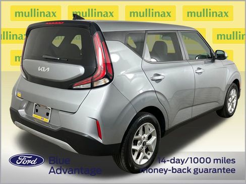 Used 2023 Kia Soul LX w/ LX Technology Package image 4