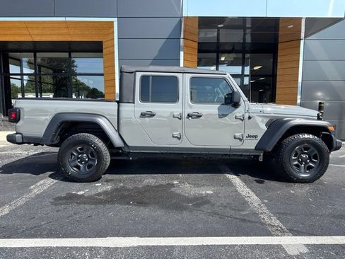 Used 2022 Jeep Gladiator Sport w/ Trailer Tow Package AWD/4WD image 2