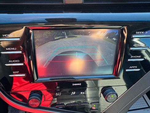 Used 2020 Toyota Camry SE image 20