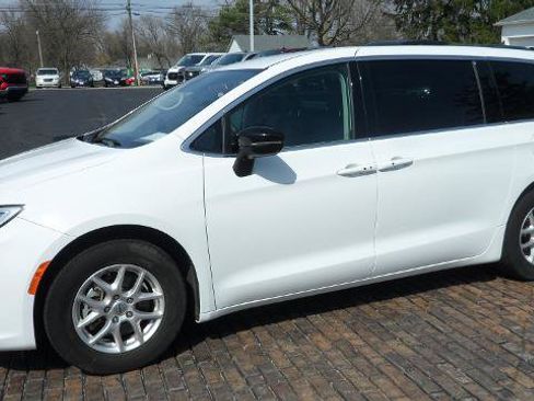 Used 2024 Chrysler Pacifica Touring-L FWD image 28