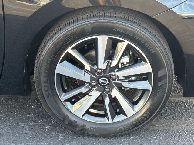 Used 2025 Nissan Versa SV FWD image 24