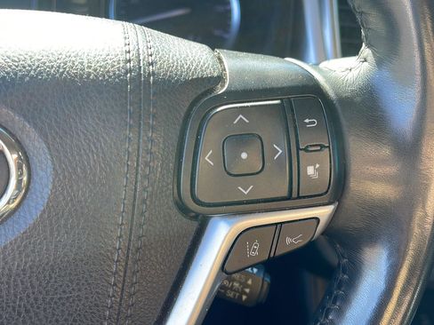 Used 2019 Toyota Highlander SE image 15