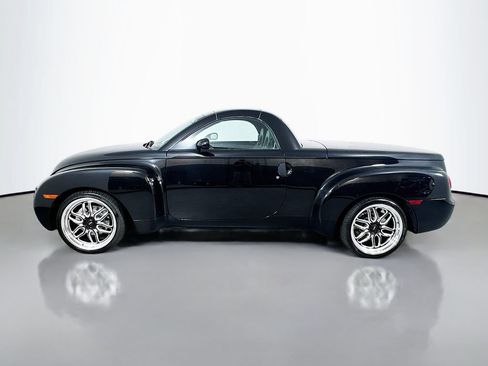 Used 2004 Chevrolet SSR w/ Preferred Equipment Group RWD image 8