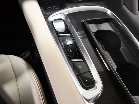 Used 2024 Buick Enclave Essence image 27